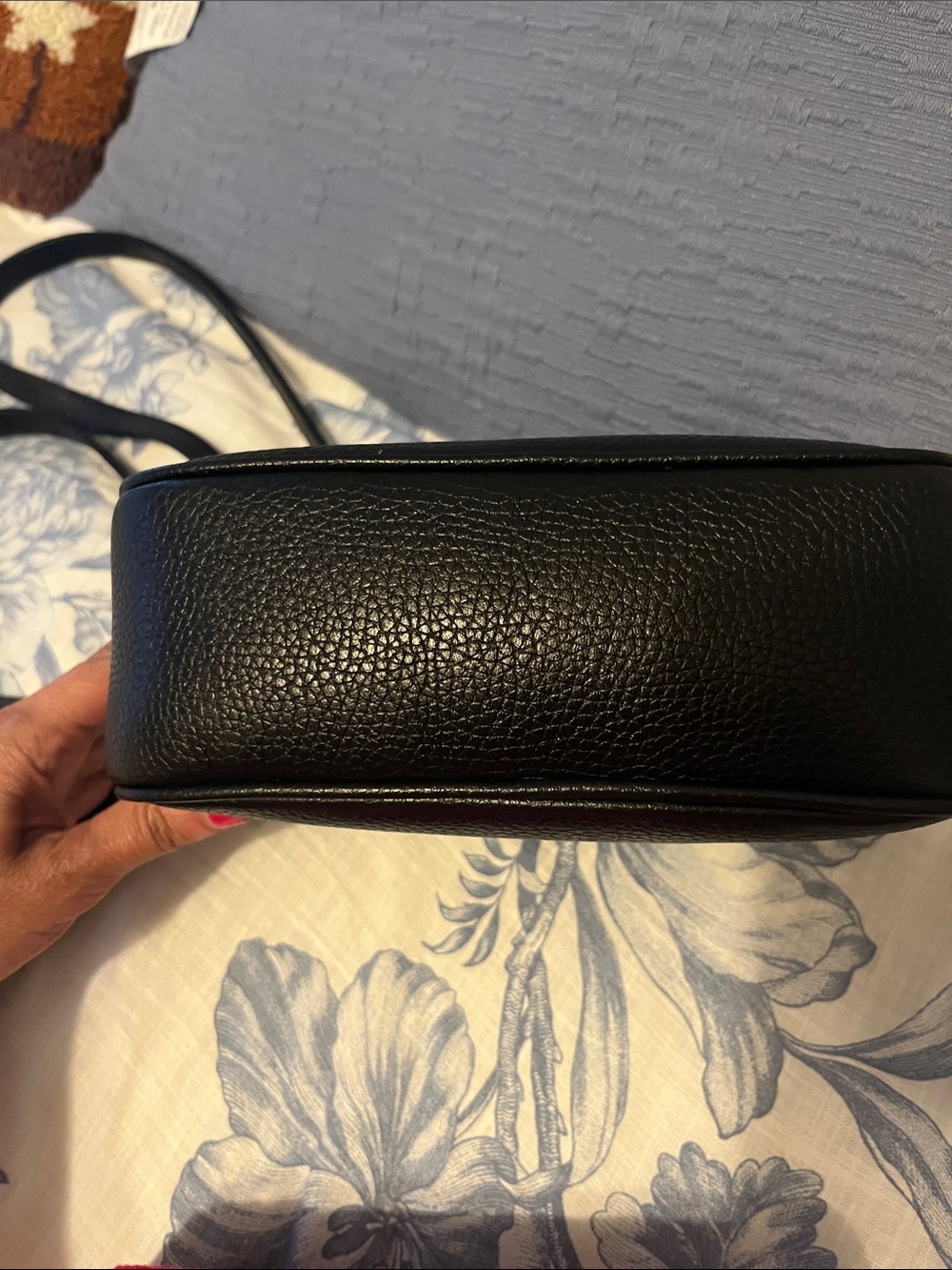 Gucci Black Pebbled Leather Round-Logo Crossbody with Tassel and bag insert - Picture 2 of 8
